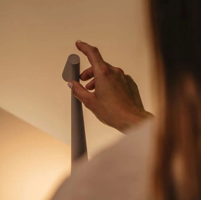 Minimalistisk Skrivbordslampa LED Trådlös med Dimmerfunktion 2