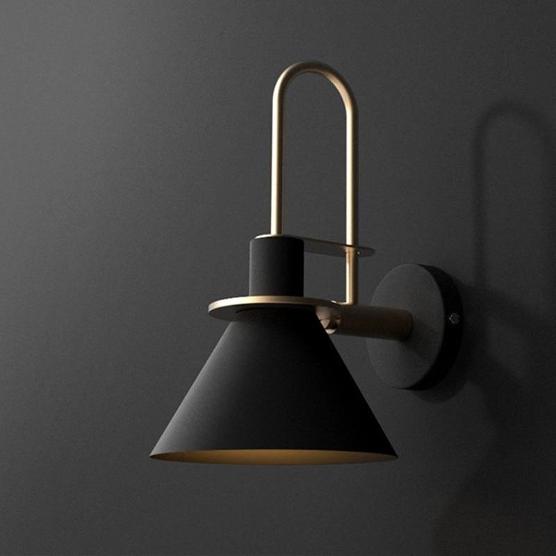 Modern Vägglampa med Guldaccenter 0