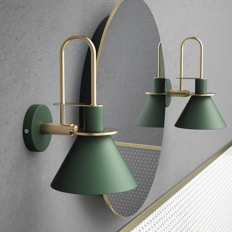 Modern Vägglampa med Guldaccenter 1