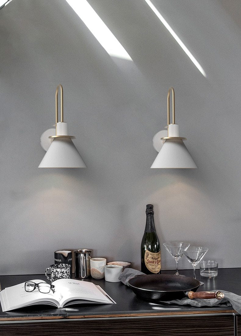 Modern Vägglampa med Guldaccenter 3