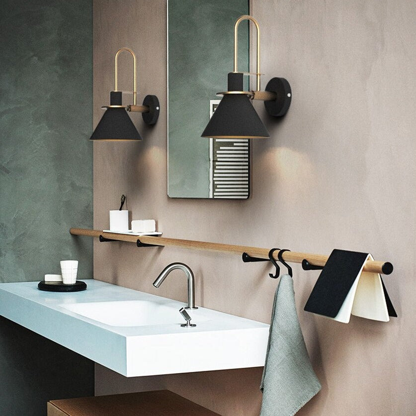 Modern Vägglampa med Guldaccenter 4