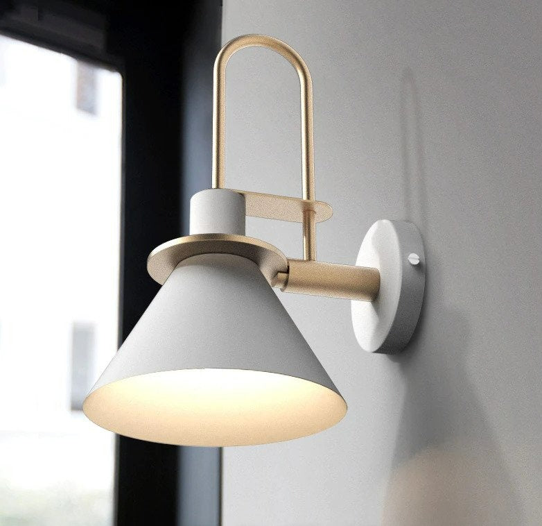 Modern Vägglampa med Guldaccenter 9