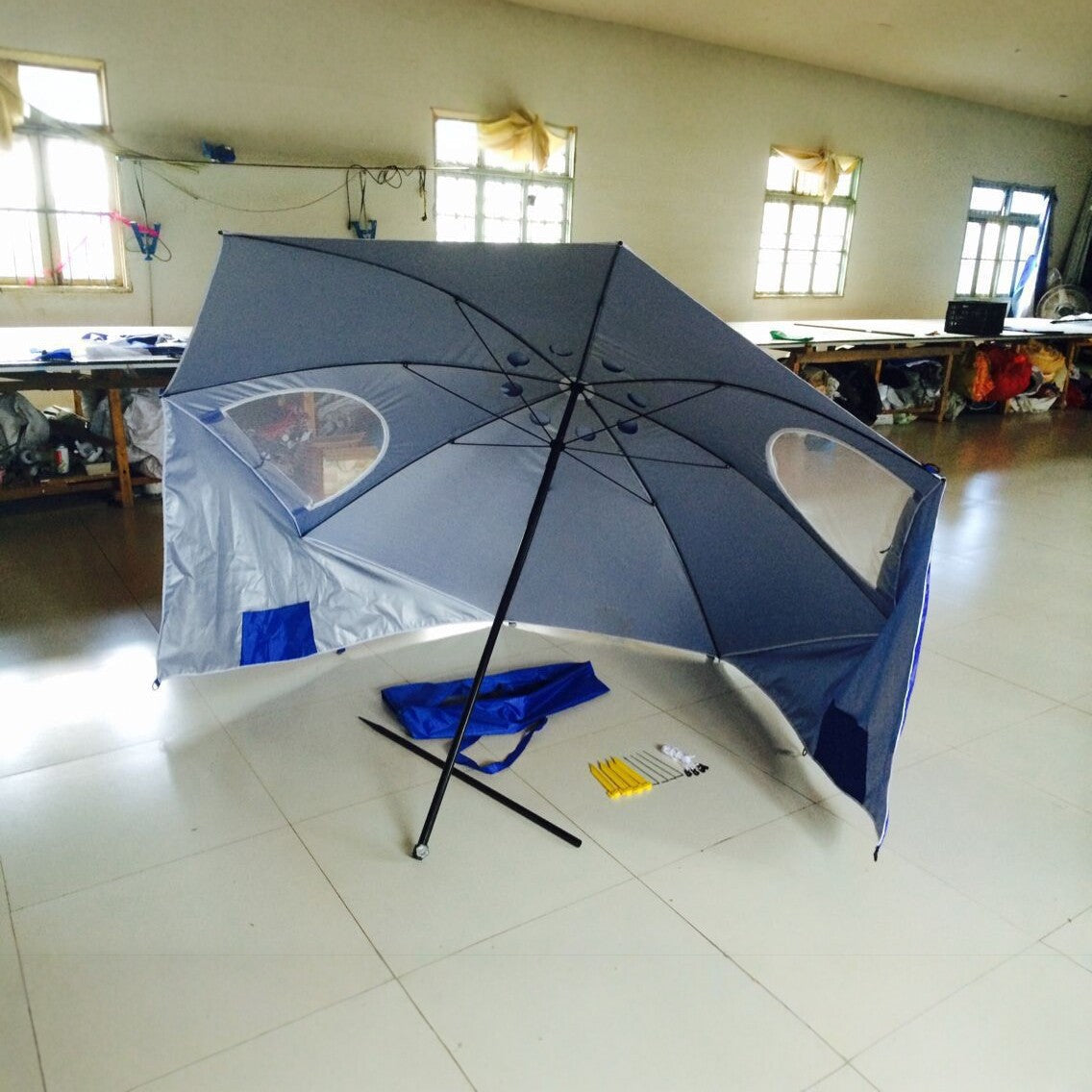 Robust Strandparasoll med UV-skydd för Utomhusbruk 2
