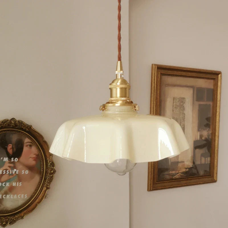 Taklampa i Mässing för Klassiska Interiörer 4
