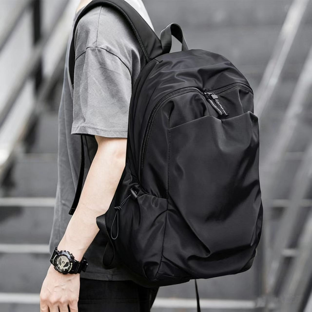 Unisex Ryggsäck med Flera Fack och Modern Design 1
