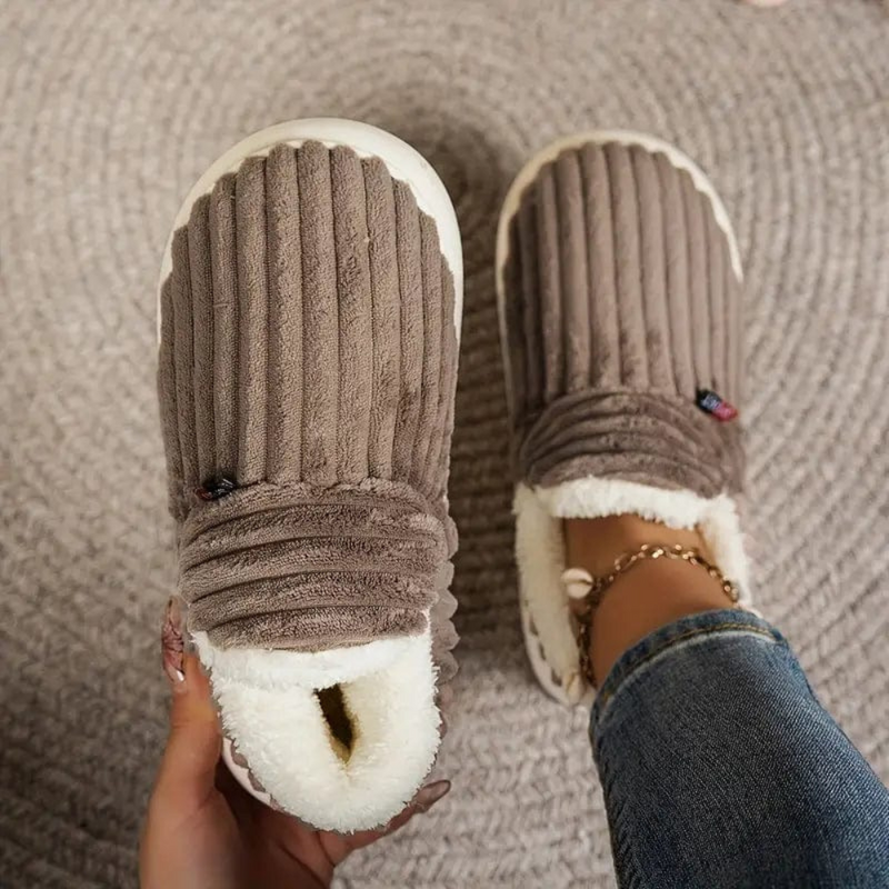 Unisex Tofflor med Mjuk Foder och Halkfri Sula 7