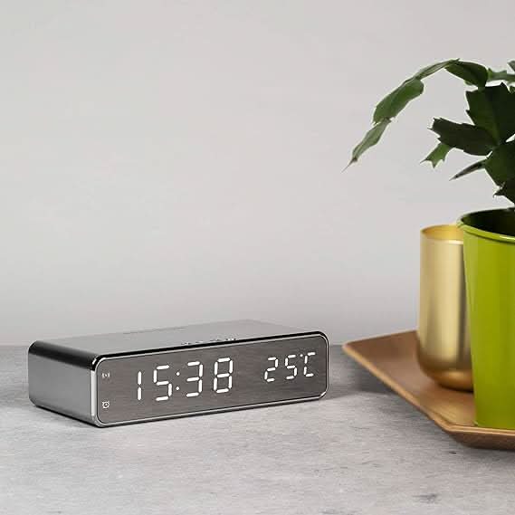 Väckarklocka med Trådlös Laddare och LED-display 1