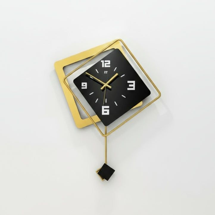 Väggklocka i trä med geometrisk design 0