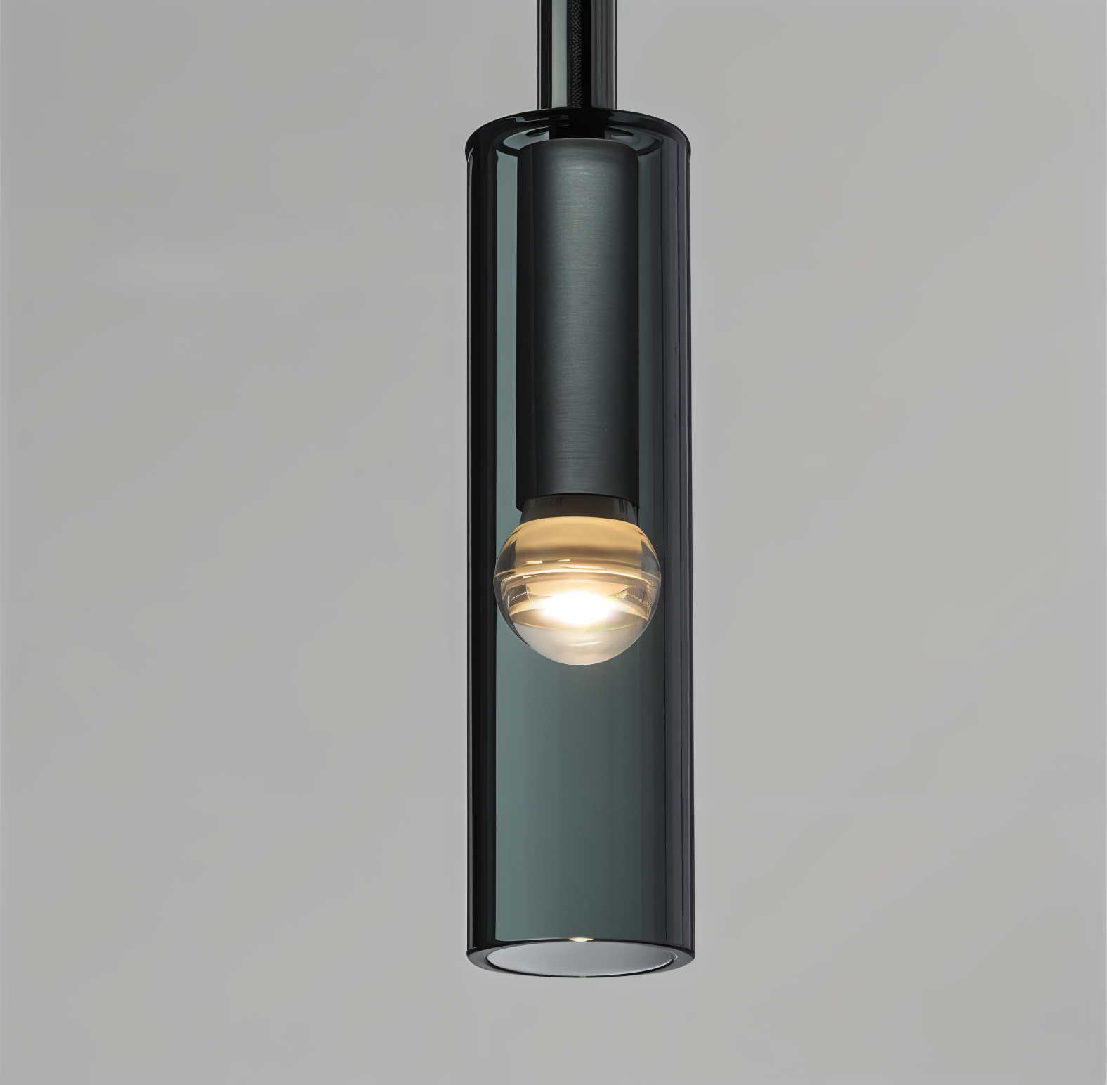Vägglampa med Rökt Glas och Koppardetaljer 4