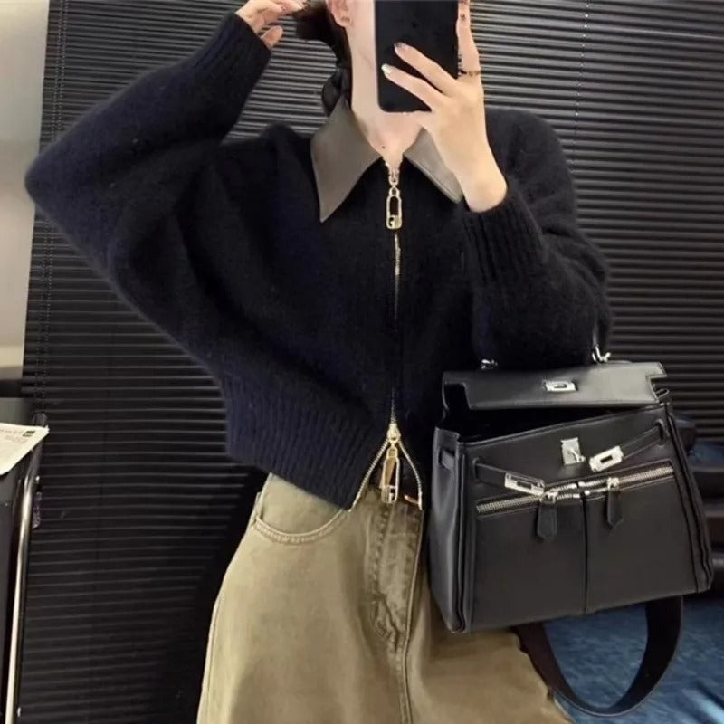 Stickad tröja i läderkrage för kvinnor