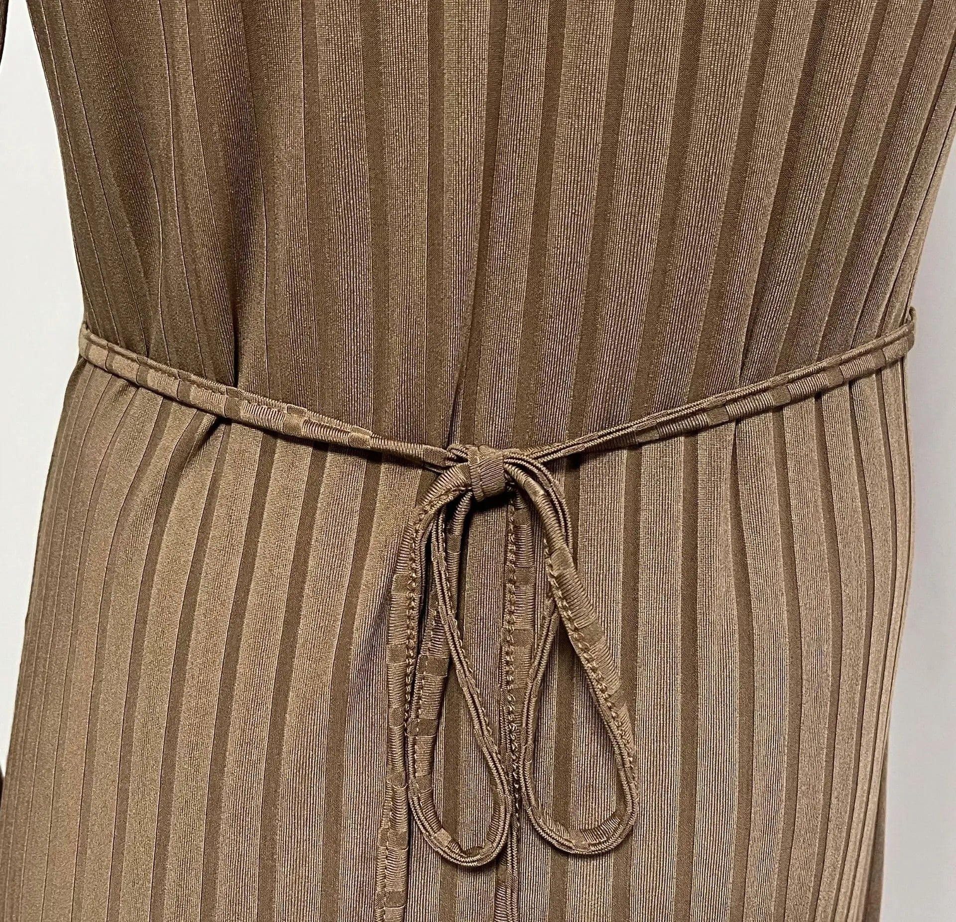 Klassisk lös stickad klänning för kvinnor