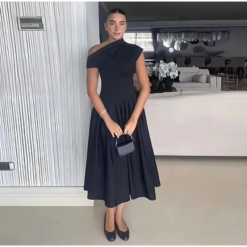 Fritidsklänning med diagonal krage för kvinnor