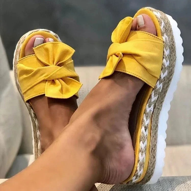 Sandaler med kilformad klack för kvinnor