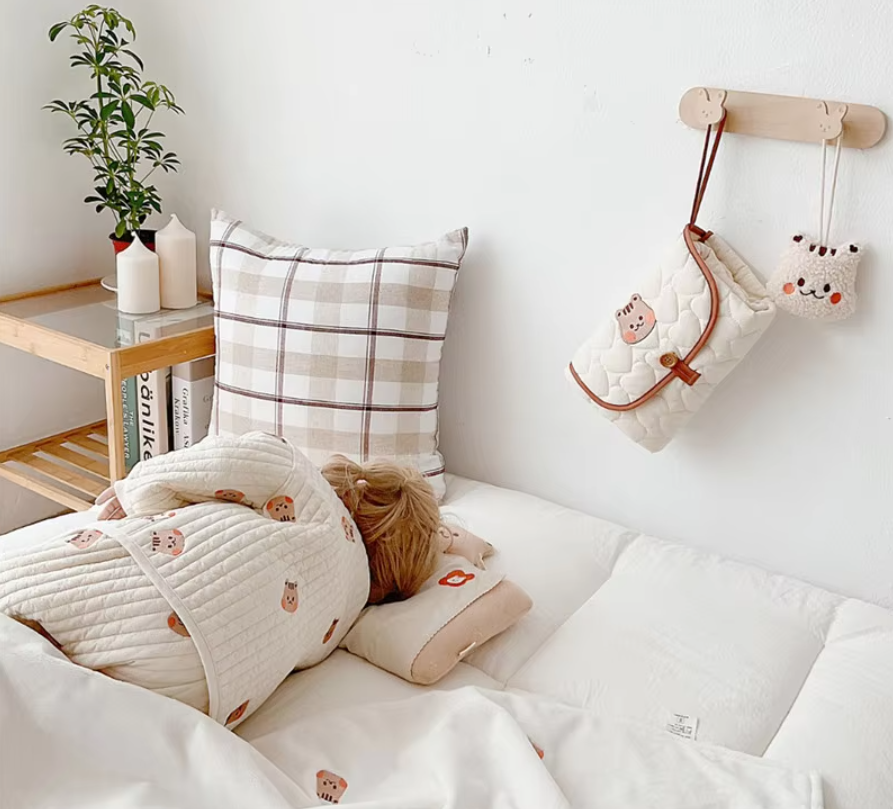 Vikbar blöjbytare för spädbarn