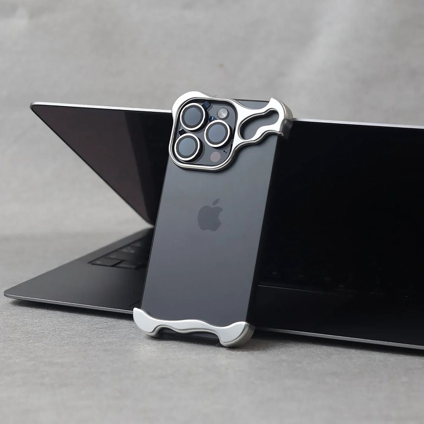 iPhone 12/13 Fodral Ultratunt Skyddande Design 1