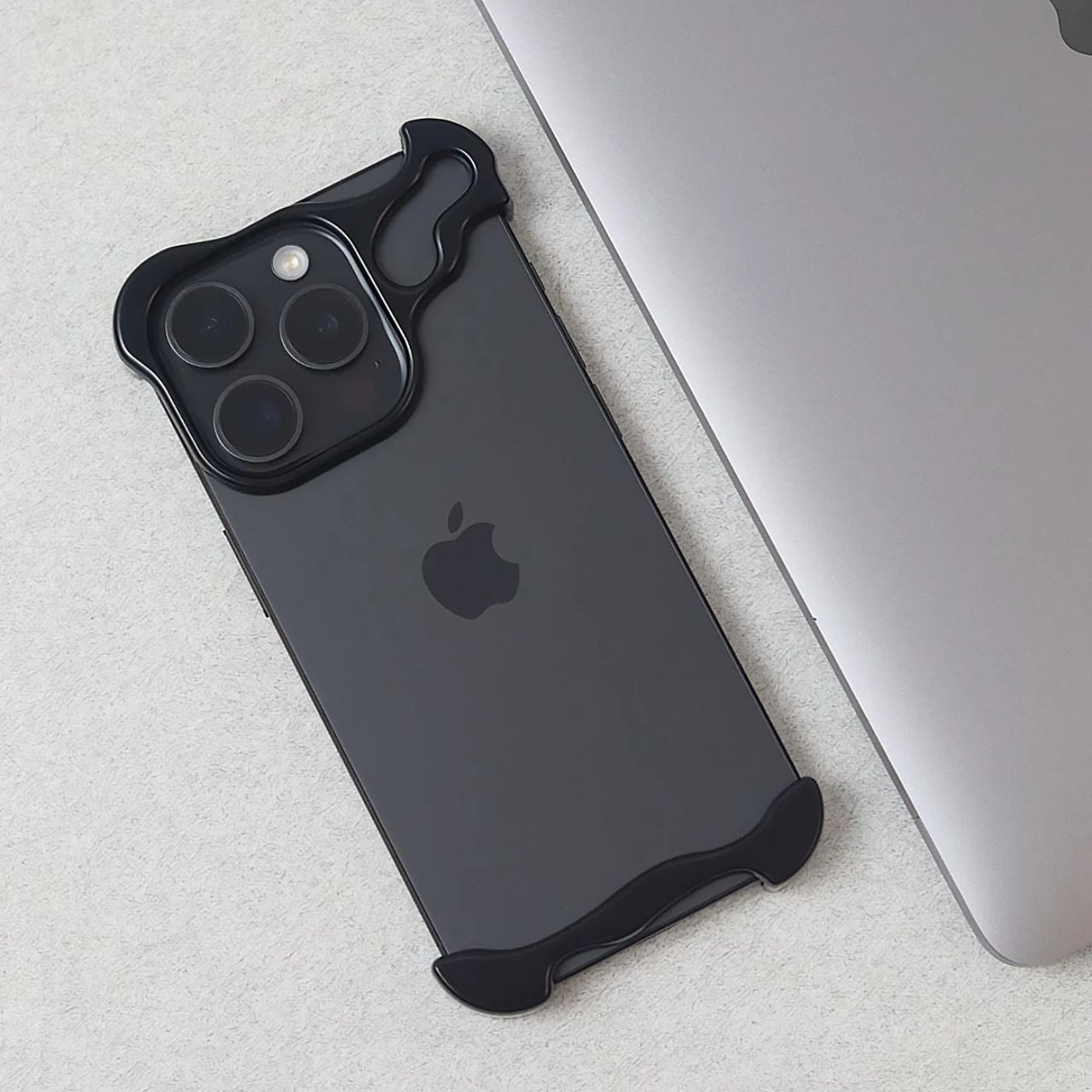 iPhone 12/13 Fodral Ultratunt Skyddande Design 3