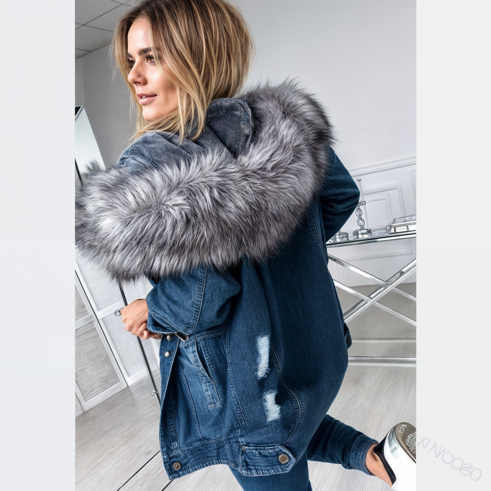 Denimjacka med pälskrage för kvinnor