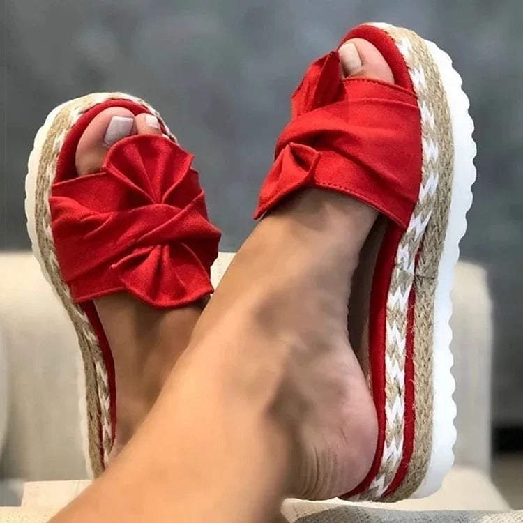 Sandaler med kilformad klack för kvinnor