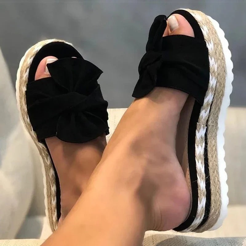 Sandaler med kilformad klack för kvinnor