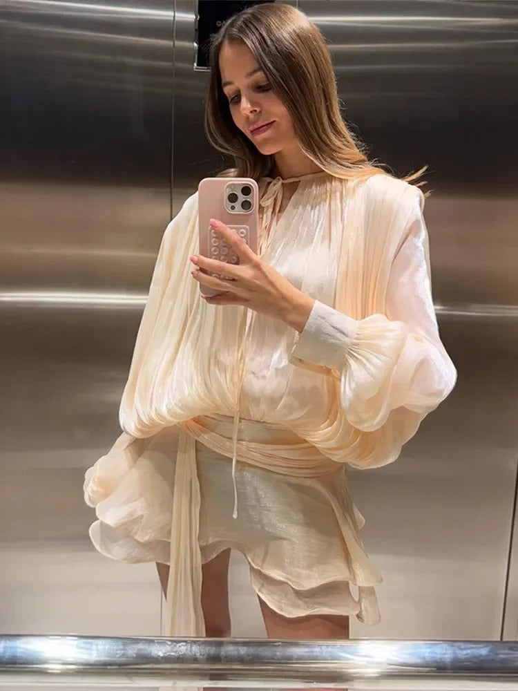 Damklänning med snörning och lanternärmar