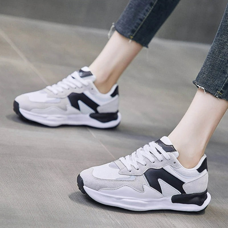 Avslappnade atletiska sneakers för kvinnor