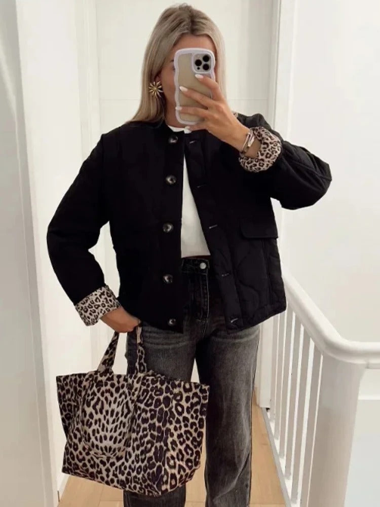 Vadderad jacka med frontficka för kvinnor