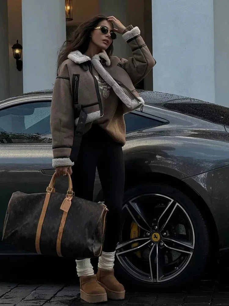 Lapeljacka i läder för kvinnor