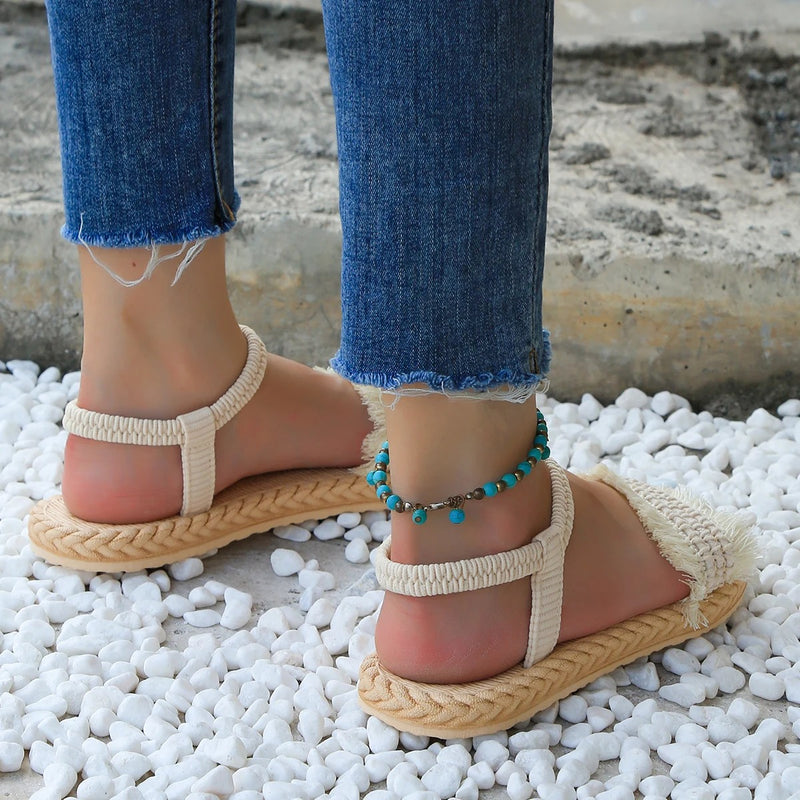 Platta sandaler med tofsar och snörning för kvinnor