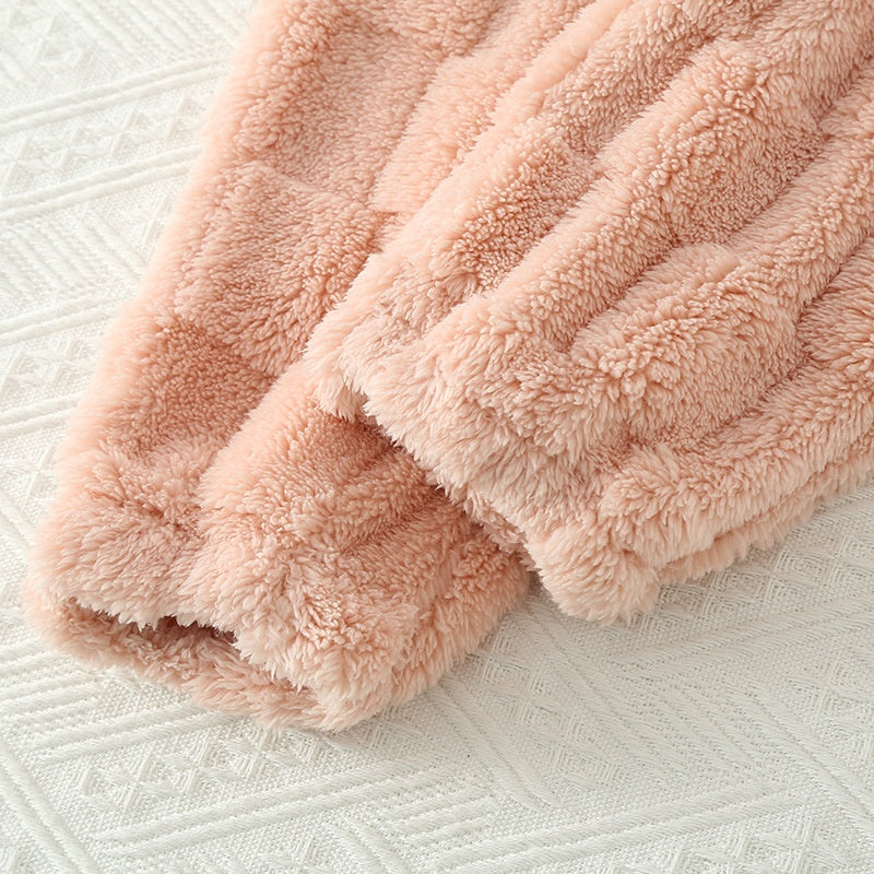 Vinterrutigt pyjamas-set för kvinnor