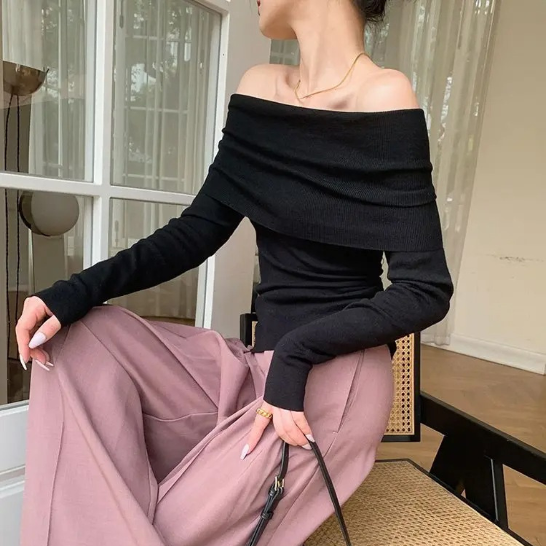 Stickad topp med snedställd hals för kvinnor