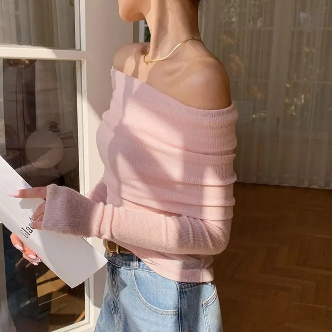 Stickad topp med snedställd hals för kvinnor