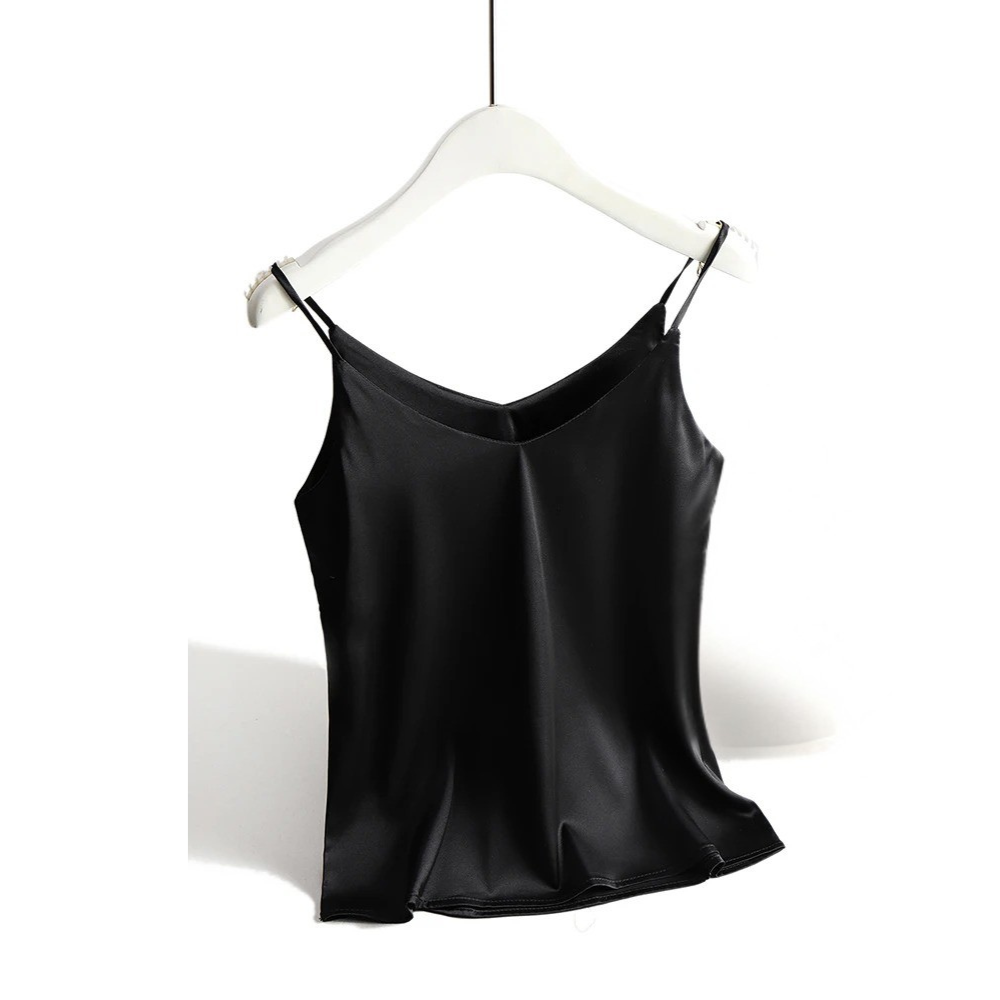 Spaghetti med grimma V-ringad dam