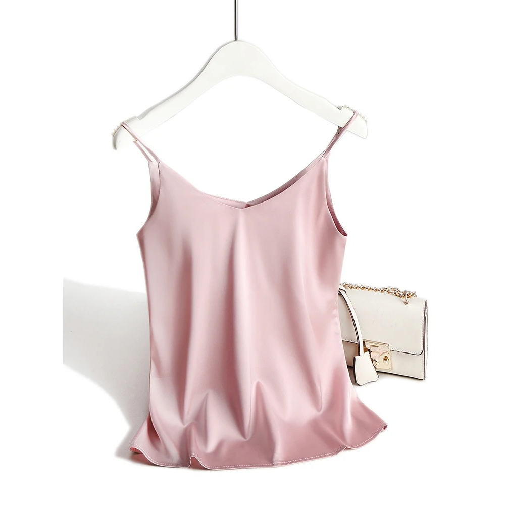 Spaghetti med grimma V-ringad dam