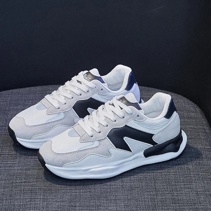 Avslappnade atletiska sneakers för kvinnor