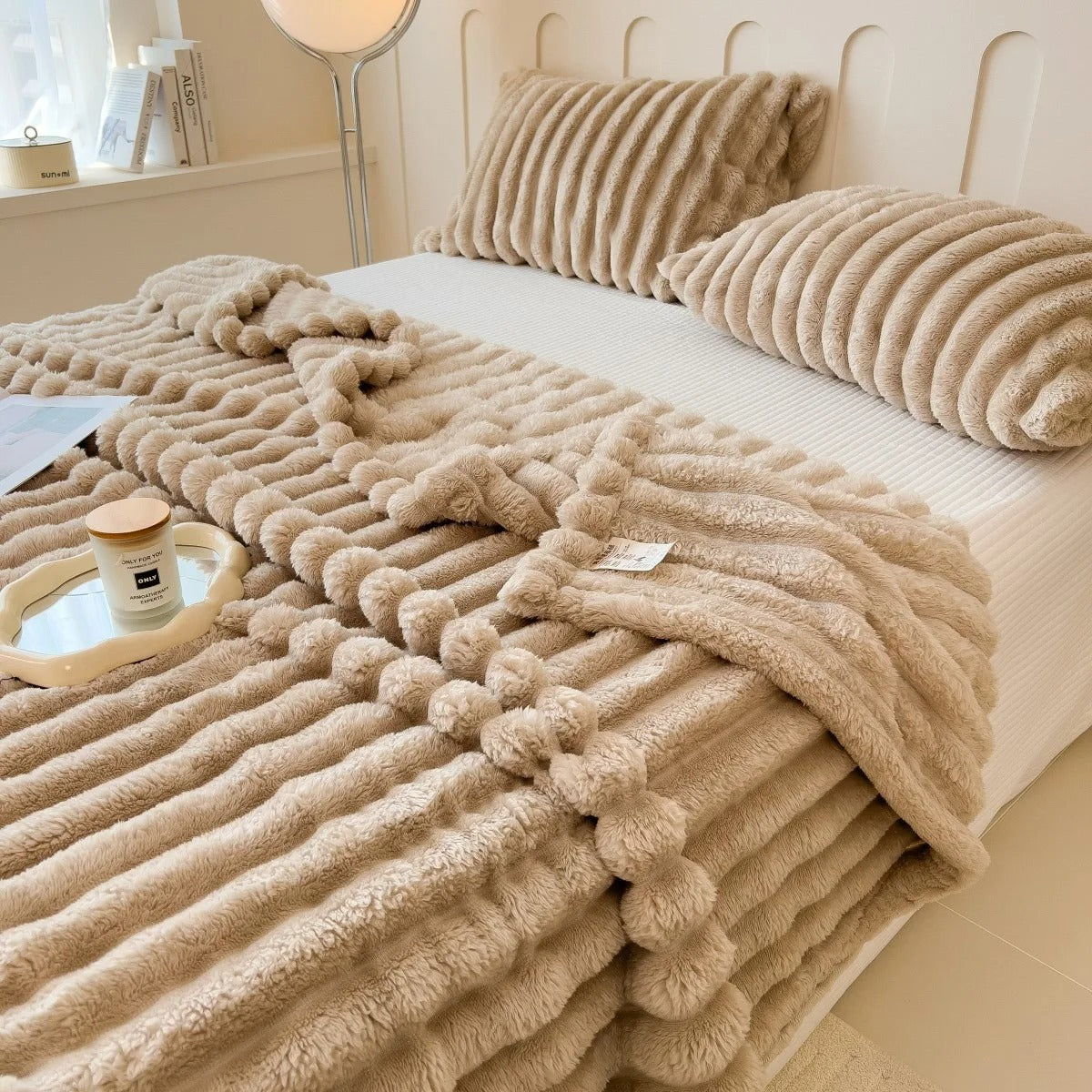 Multifunktionell filt med tjock rand