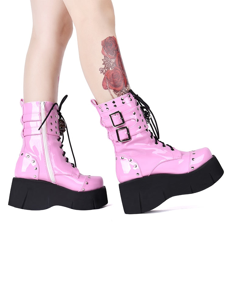 Rosa gotiska spetsar upp plattformsstövlar