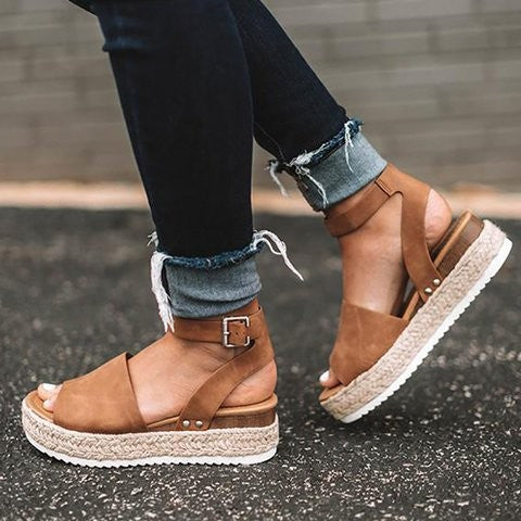 Sandaler för kvinnor under sommaren