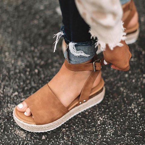 Sandaler för kvinnor under sommaren