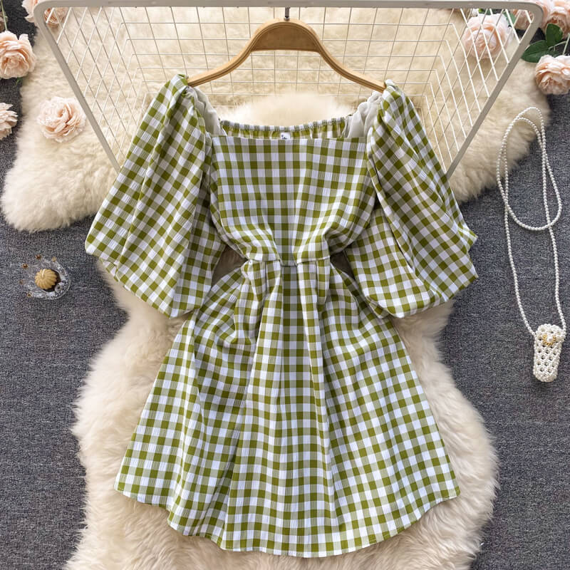 Klänning med fyrkantig krage för kvinnor