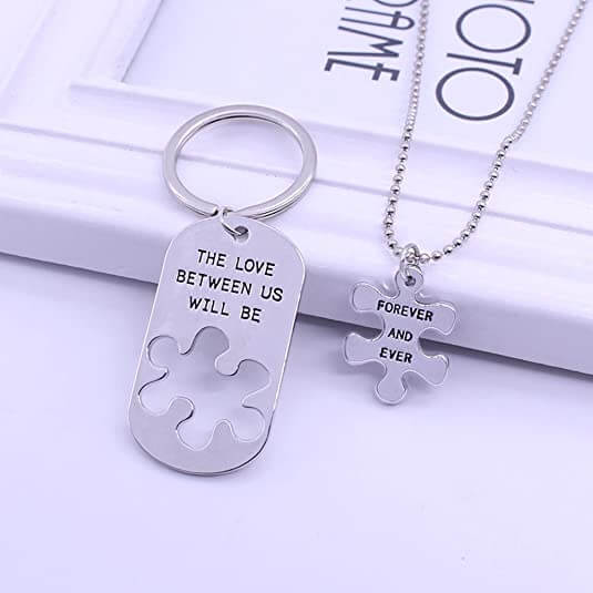 Kärleken mellan oss kommer att vara för evigt och alltid pussel halsband