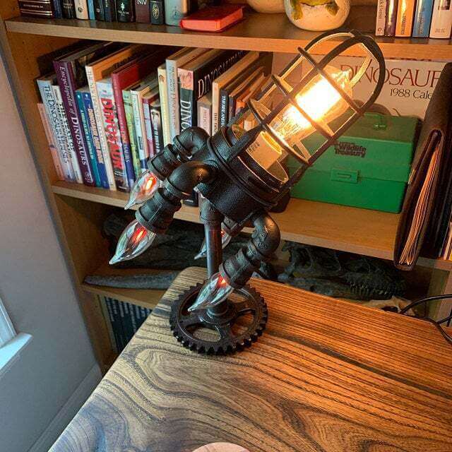 Steampunk Retro Rocket Lampa | Handgjord inredning i industriell stil med justerbar belysning