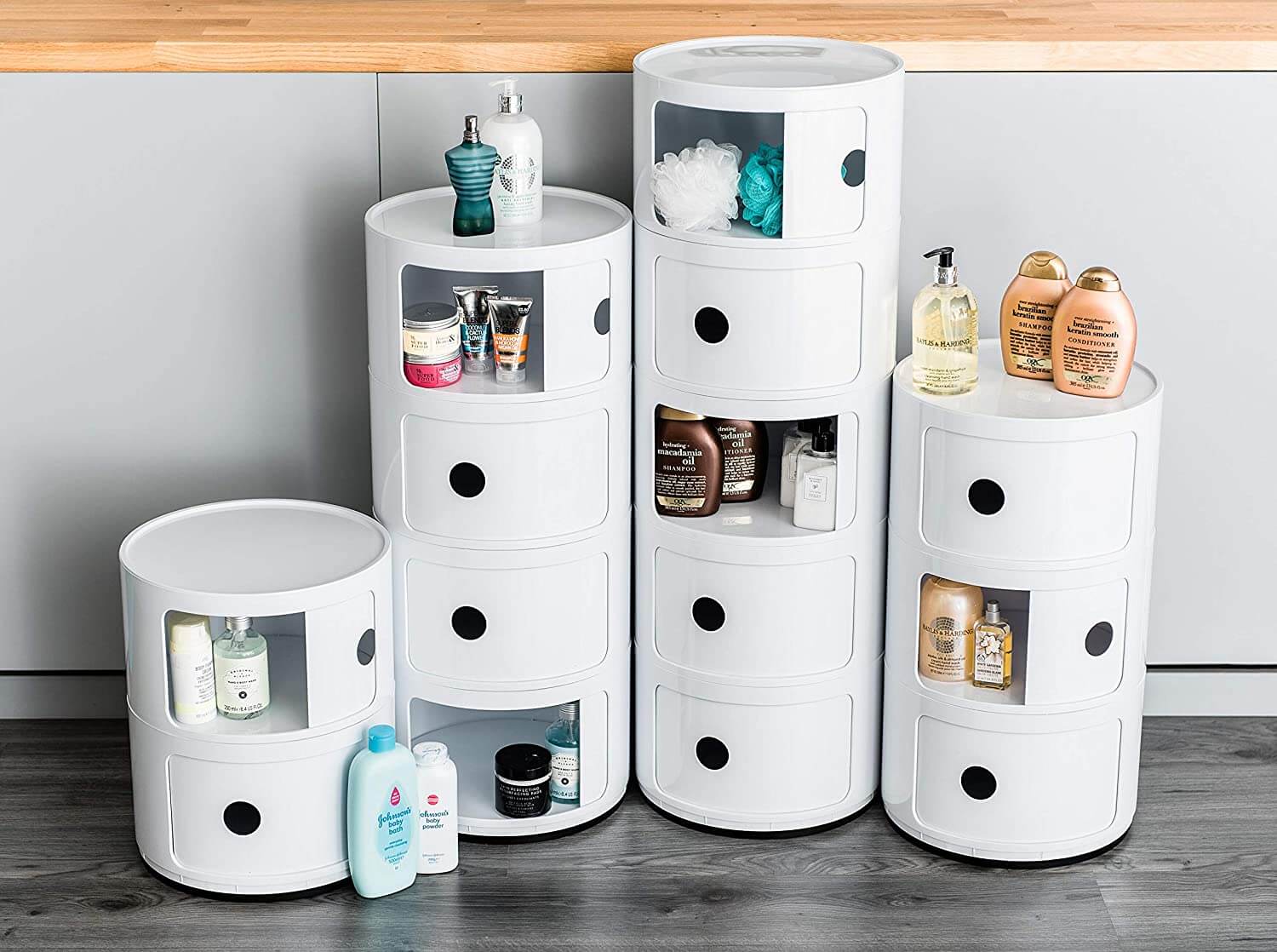 Cylindriskt modernt skåp med 3 nivåer